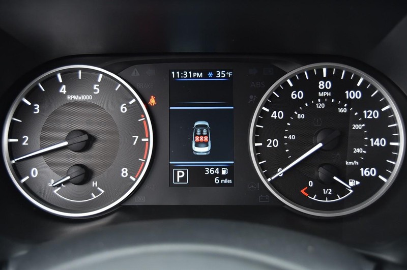 Nissan Sentra Vehicle Image 12