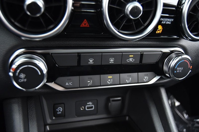 Nissan Sentra Vehicle Image 15