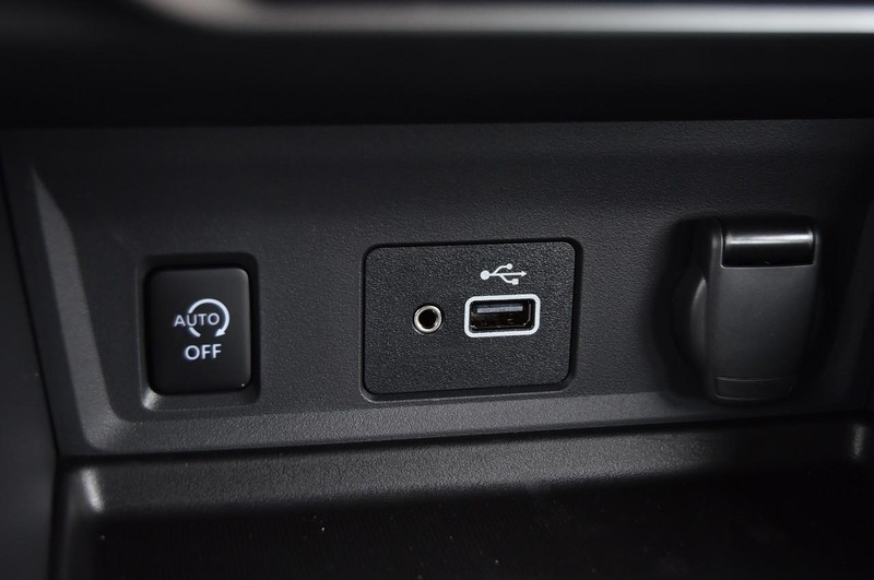 Nissan Sentra Vehicle Image 16