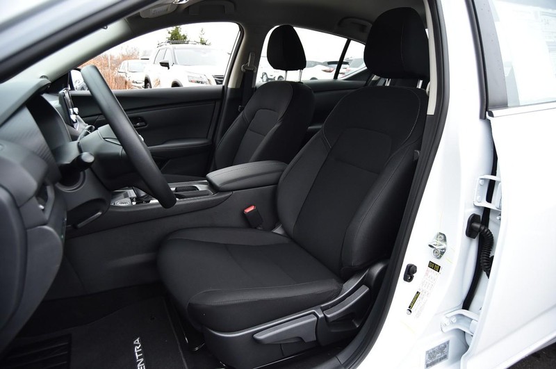 Nissan Sentra Vehicle Image 19