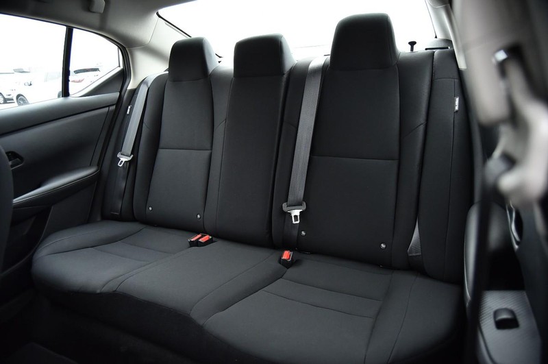 Nissan Sentra Vehicle Image 21