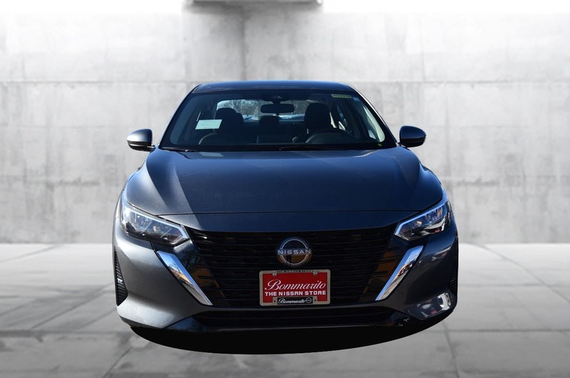 Nissan Sentra Vehicle Image 04