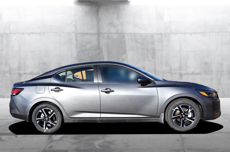 Nissan Sentra Vehicle Image 05