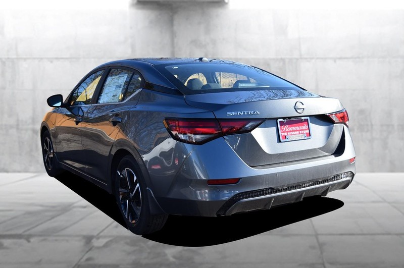 Nissan Sentra Vehicle Image 07