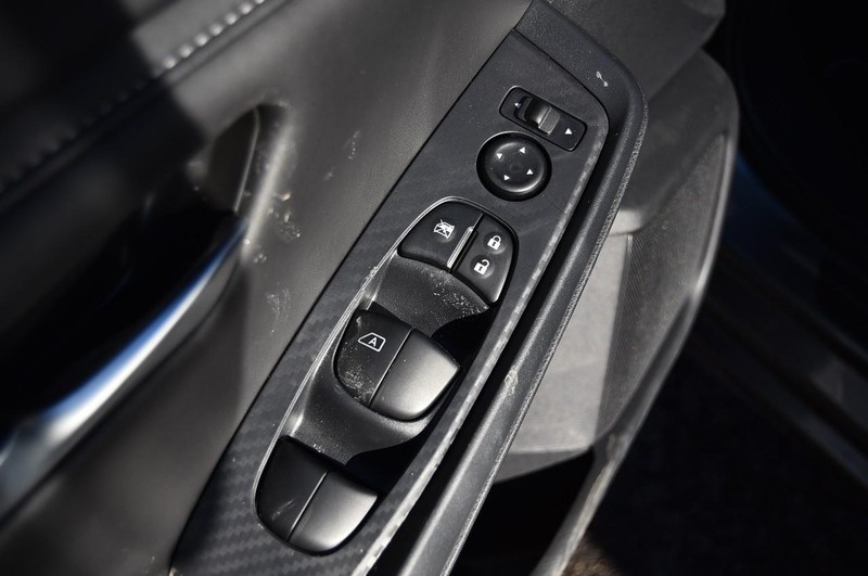 Nissan Sentra Vehicle Image 09