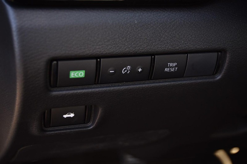 Nissan Sentra Vehicle Image 11