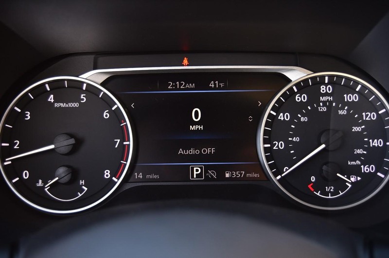 Nissan Sentra Vehicle Image 12