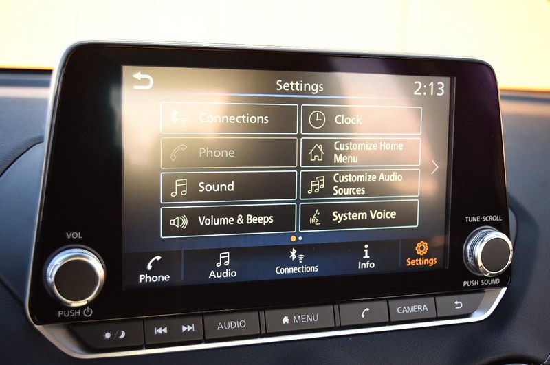 Nissan Sentra Vehicle Image 14