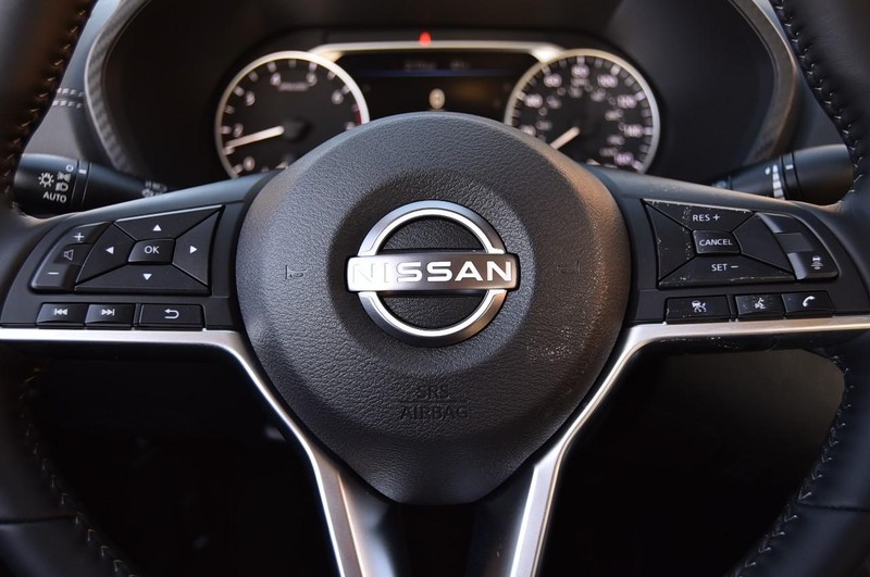 Nissan Sentra Vehicle Image 18
