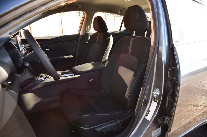 Nissan Sentra Vehicle Image 19