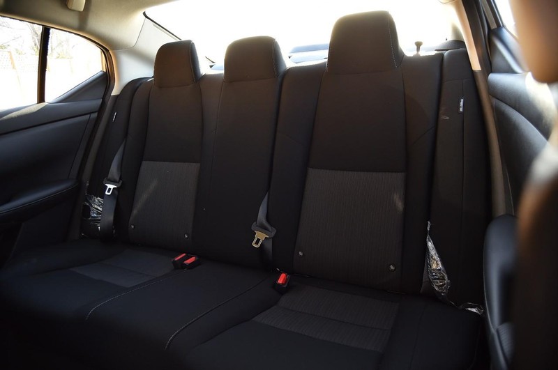 Nissan Sentra Vehicle Image 21