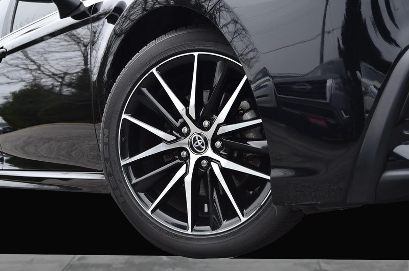 Toyota Camry Vehicle Image 03