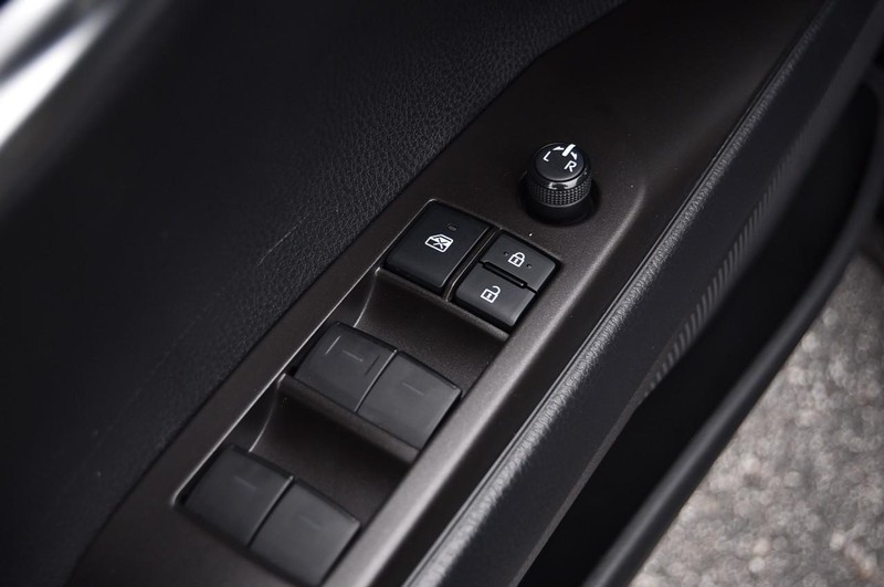 Toyota Camry Vehicle Image 09