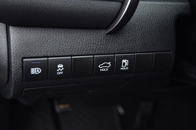 Toyota Camry Vehicle Image 10