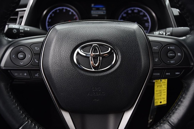 Toyota Camry Vehicle Image 16