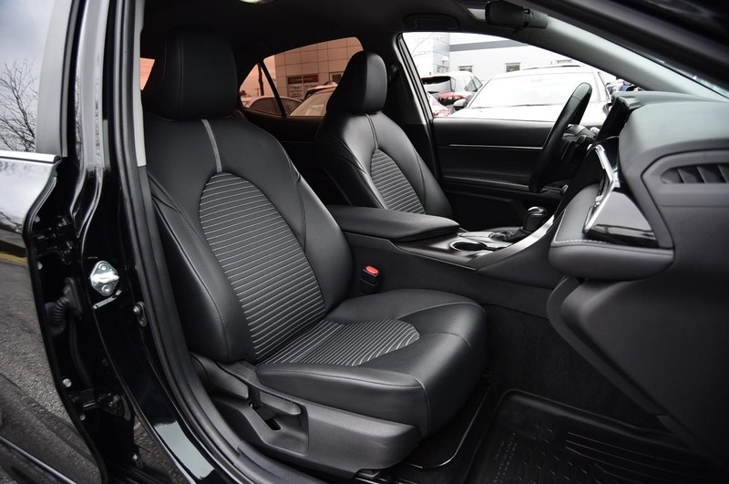 Toyota Camry Vehicle Image 18