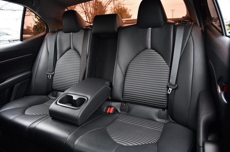 Toyota Camry Vehicle Image 19