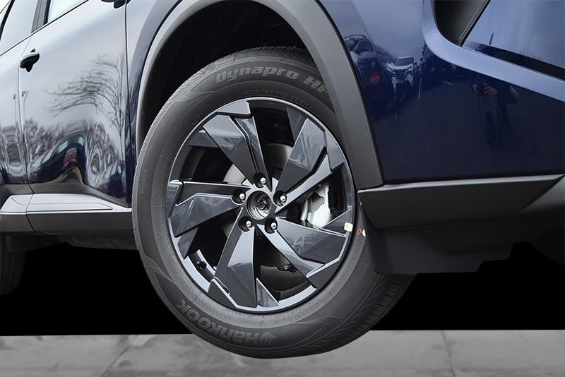 Nissan Rogue Vehicle Image 03