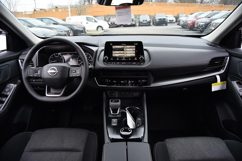 Nissan Rogue Vehicle Image 08