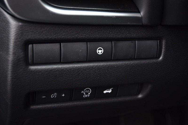 Nissan Rogue Vehicle Image 11