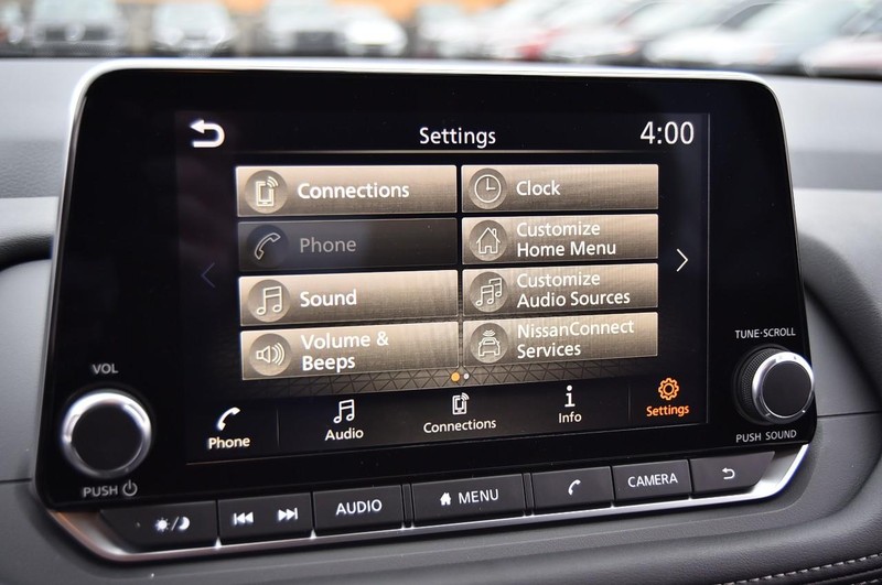 Nissan Rogue Vehicle Image 14