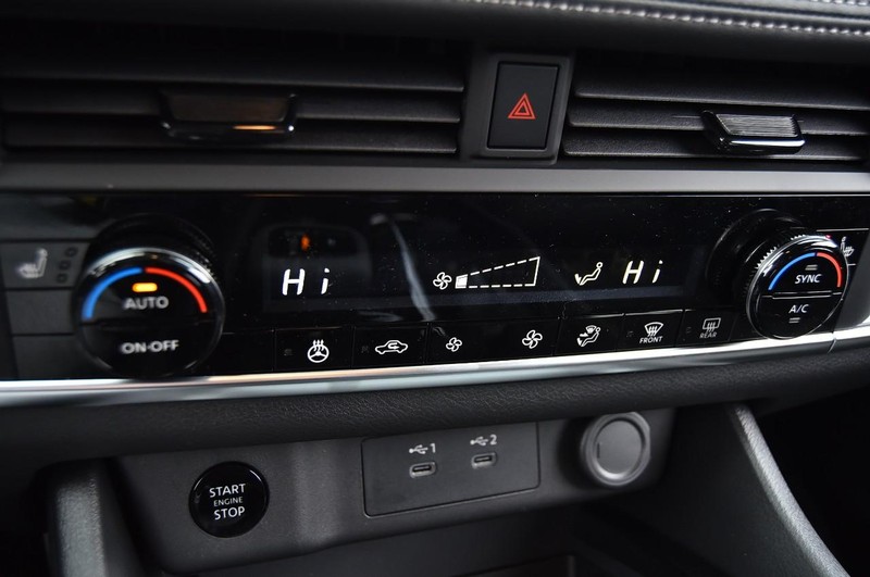 Nissan Rogue Vehicle Image 15