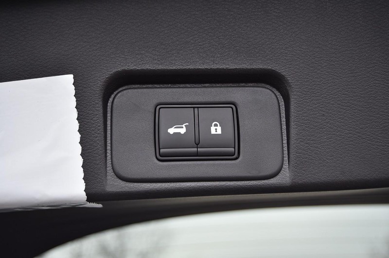 Nissan Rogue Vehicle Image 25