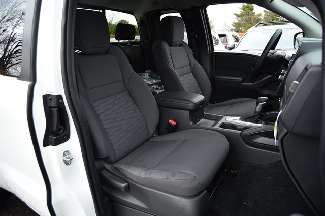 Nissan Frontier Vehicle Image 24