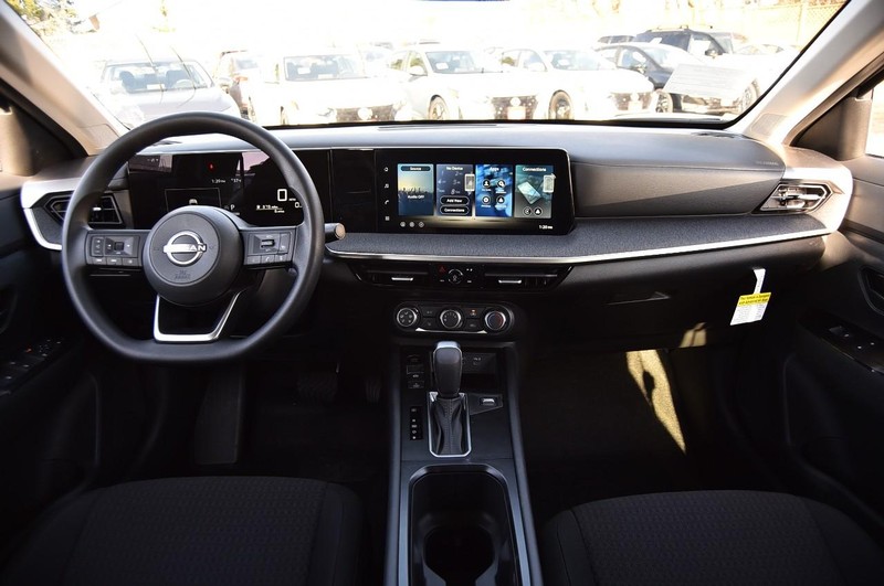 Nissan Kicks Vehicle Full-screen Gallery Image 8