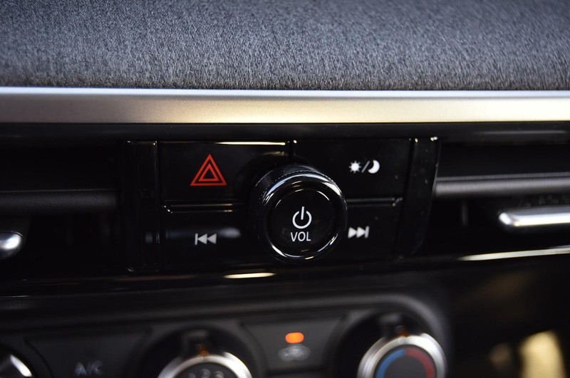 Nissan Kicks Vehicle Full-screen Gallery Image 15