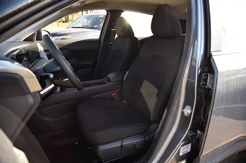 Nissan Kicks Vehicle Full-screen Gallery Image 21