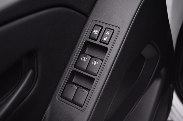 Nissan Frontier Vehicle Image 10