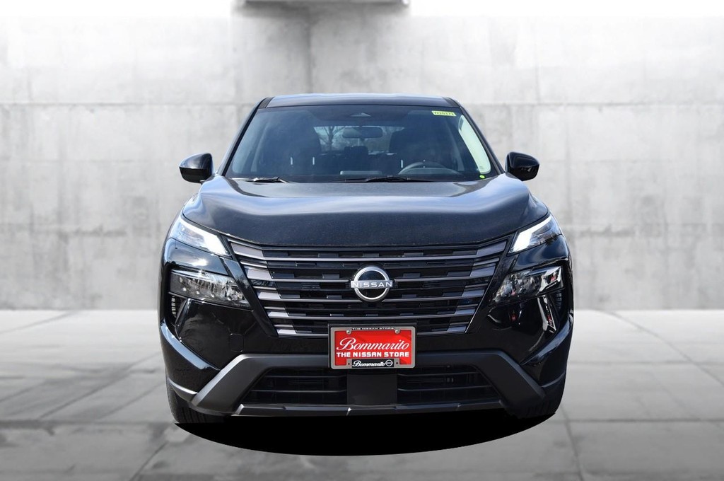 Nissan Rogue Vehicle Image 04