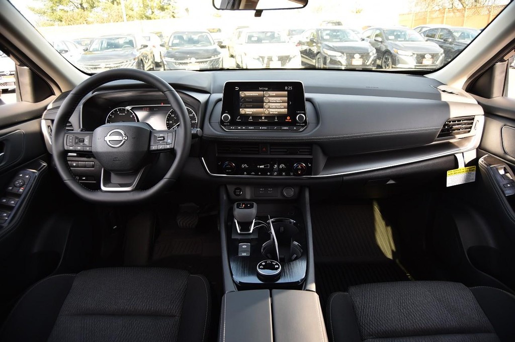 Nissan Rogue Vehicle Image 08