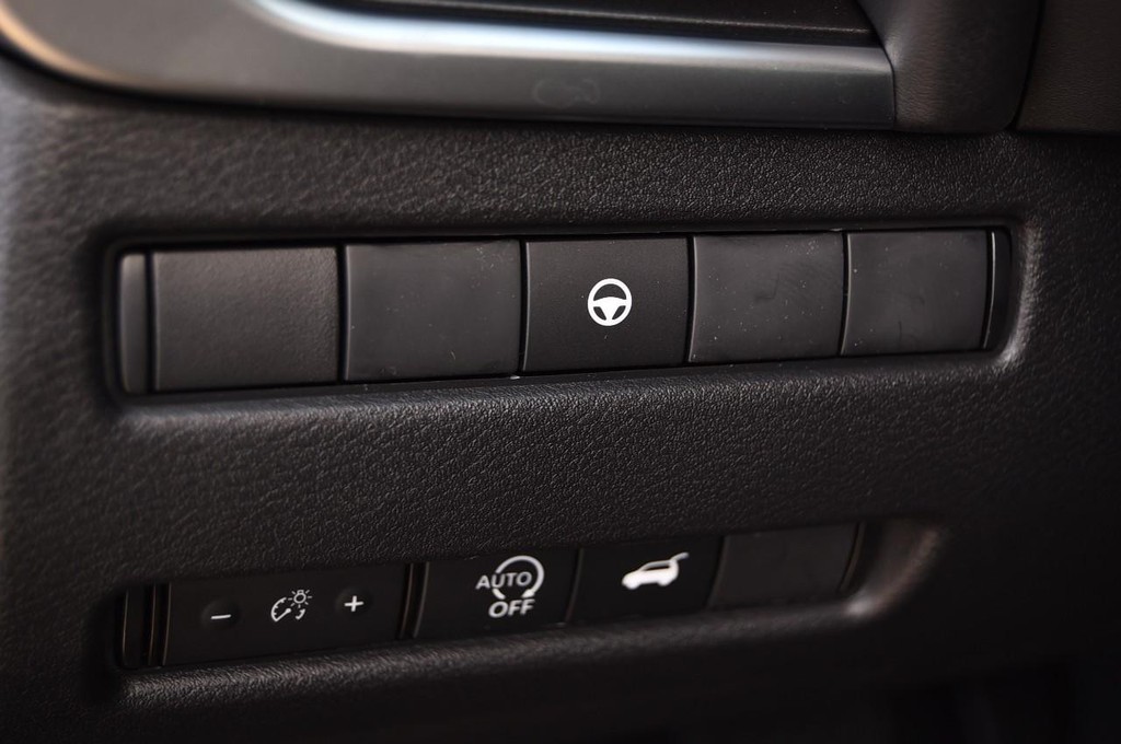 Nissan Rogue Vehicle Image 11