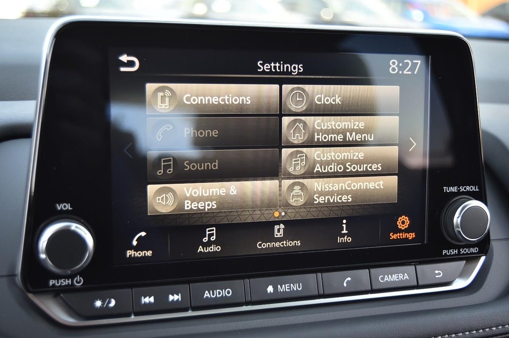 Nissan Rogue Vehicle Image 14