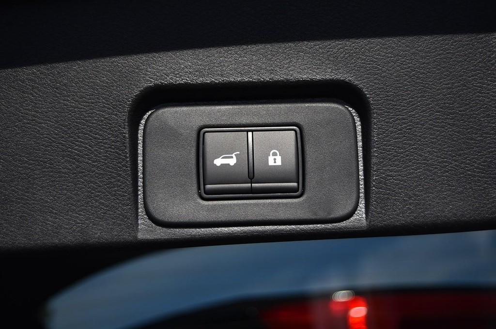 Nissan Rogue Vehicle Image 25