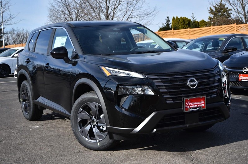 Nissan Rogue Vehicle Image 02