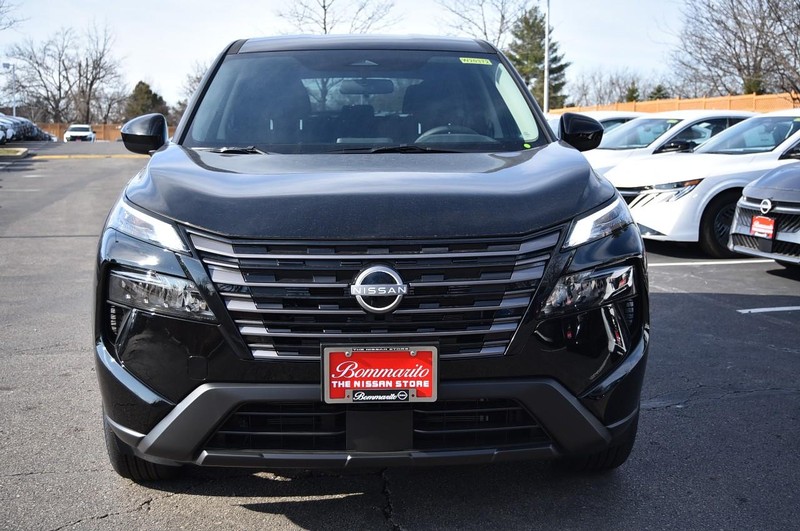 Nissan Rogue Vehicle Image 04