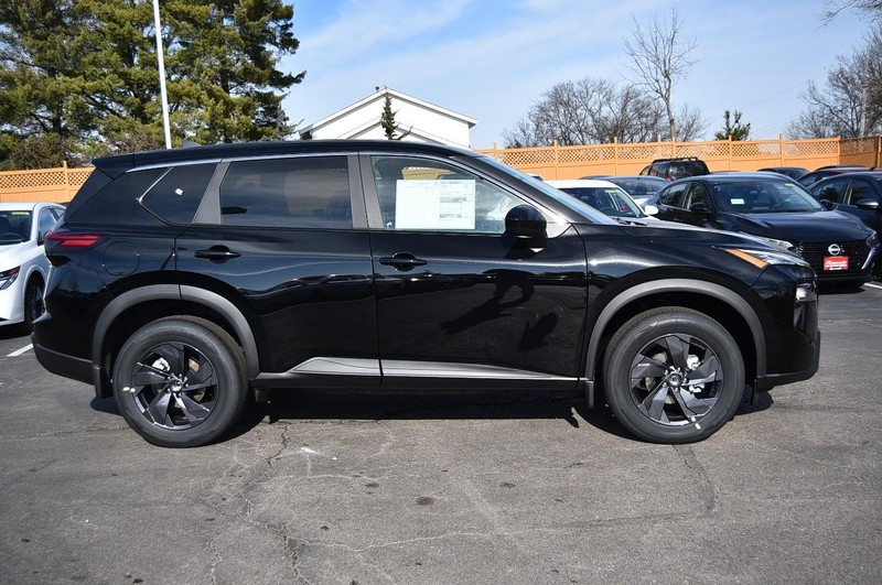 Nissan Rogue Vehicle Image 05