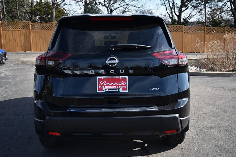 Nissan Rogue Vehicle Image 06