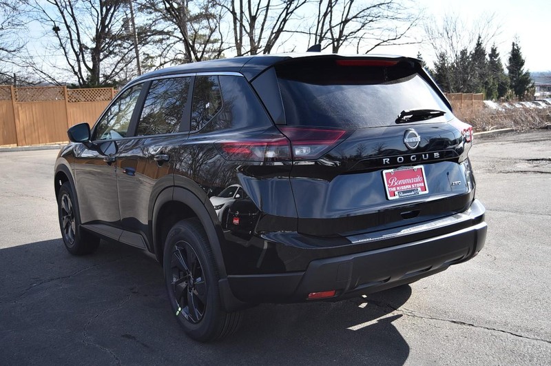 Nissan Rogue Vehicle Image 07