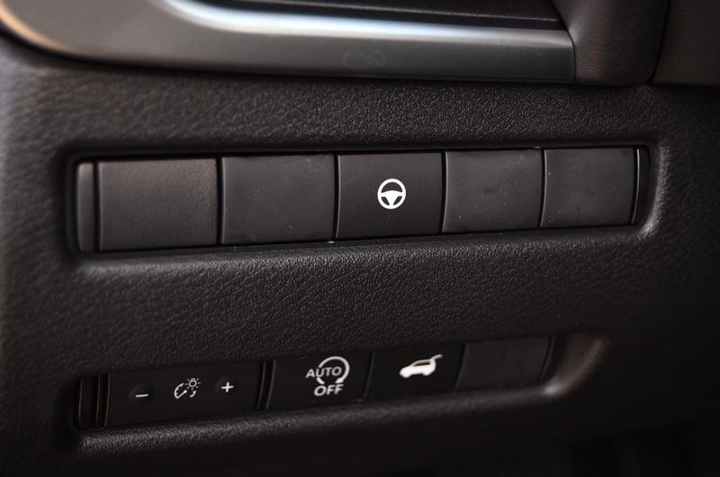 Nissan Rogue Vehicle Image 11