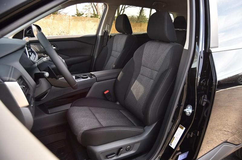 Nissan Rogue Vehicle Image 19