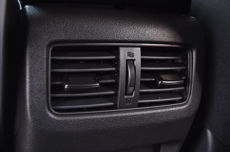 Nissan Rogue Vehicle Image 22