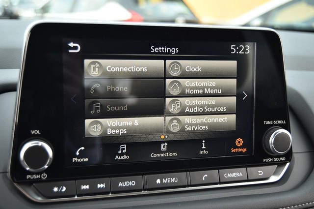 Nissan Rogue Vehicle Image 14