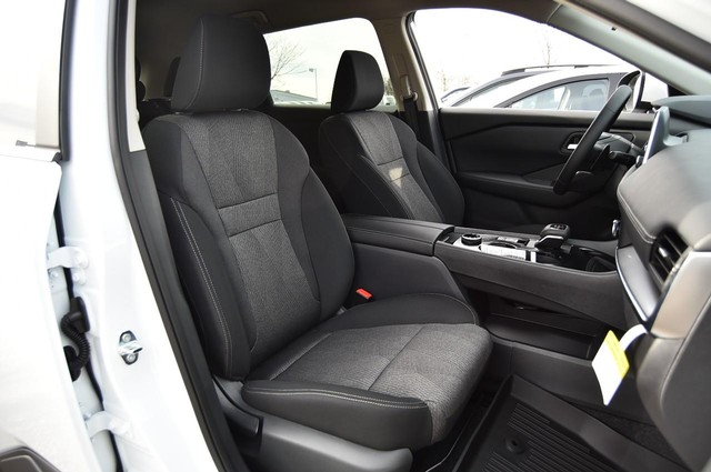 Nissan Rogue Vehicle Image 20