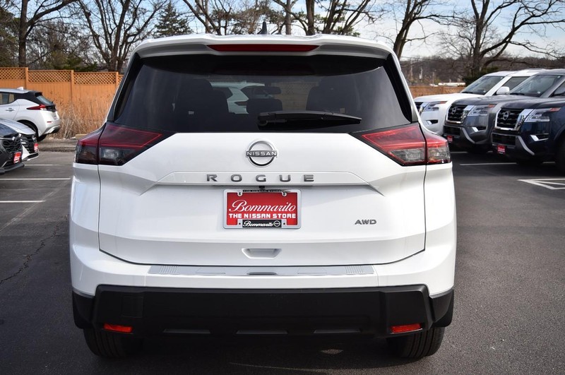 Nissan Rogue Vehicle Image 06