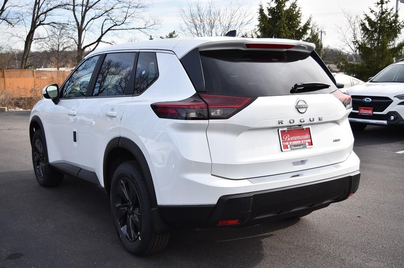 Nissan Rogue Vehicle Image 07