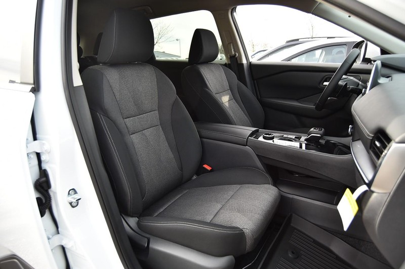 Nissan Rogue Vehicle Image 20